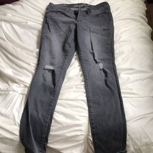 grey skinny jeans with rips
